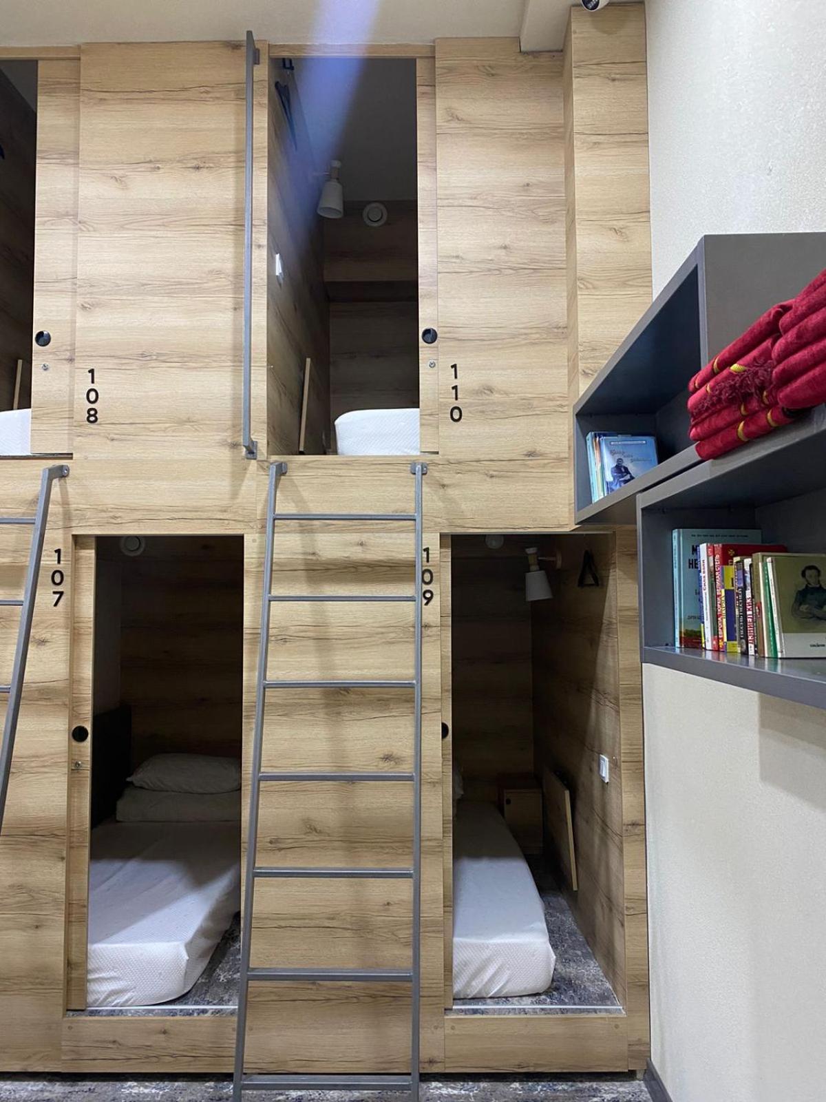 Aq Capsule Hostel Almatı Dış mekan fotoğraf